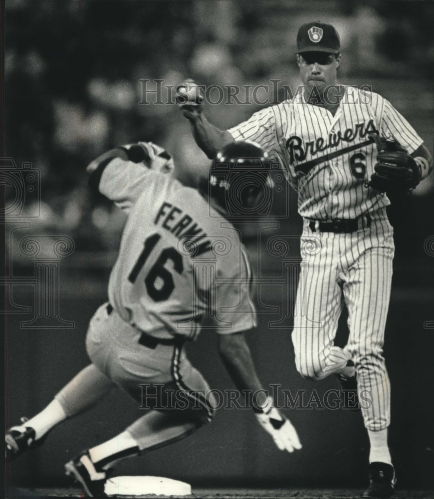 1990 Press Photo Brewers baseball's Bill Spiers in action at the County Stadium - Historic Images