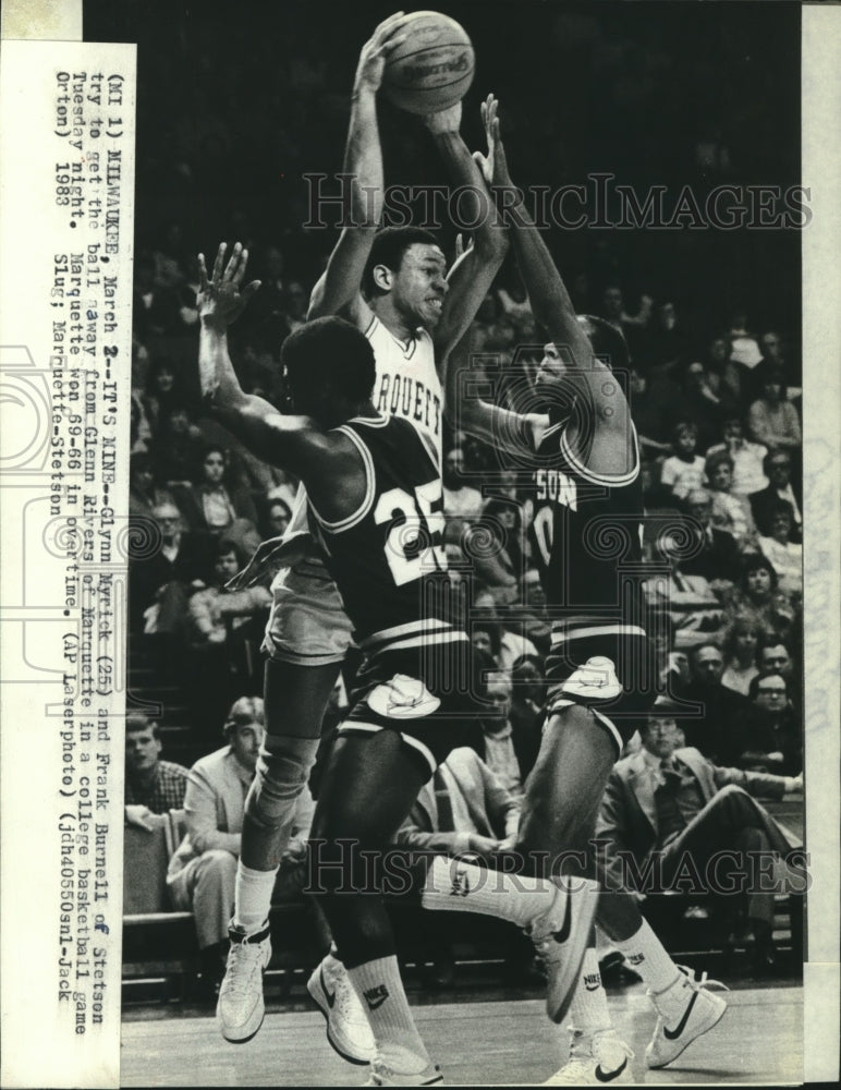1983 Press Photo Marquette basketball's Glenn Rivers flanked by Stetson players - Historic Images