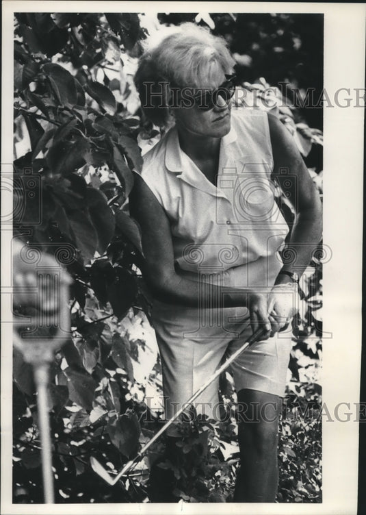 1964 Ruth Jessen golfs at North Shore Country Club's sixth hole - Historic Images