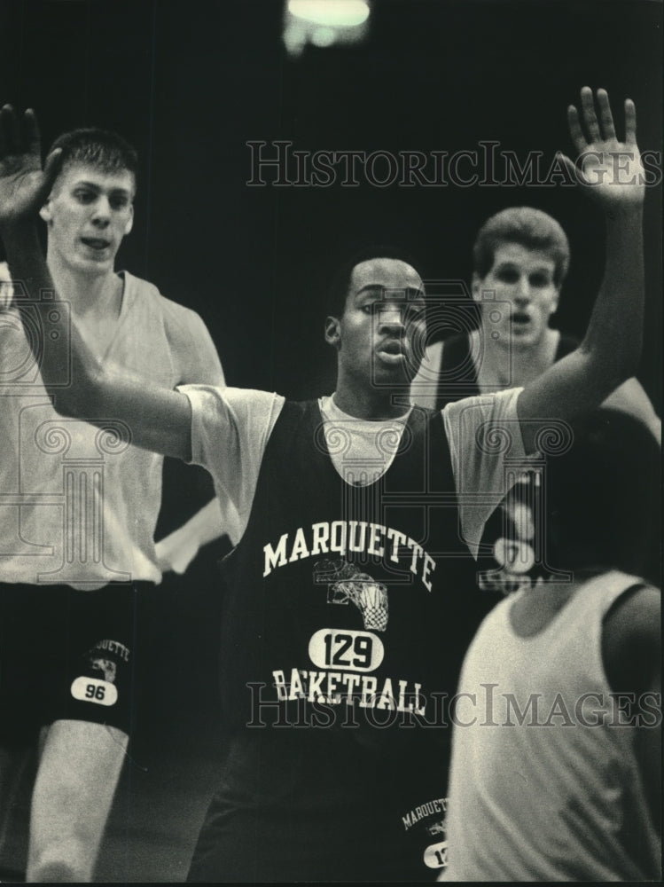1986 Press Photo Marquette freshman basketball player Tony Smith at practice- Historic Images