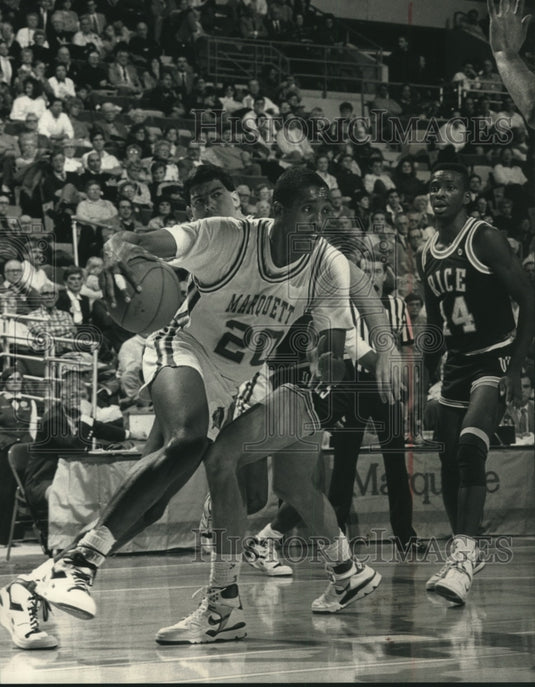 1988 Press Photo Marquette's Trevor Powell drives past Rice players for a shot.- Historic Images