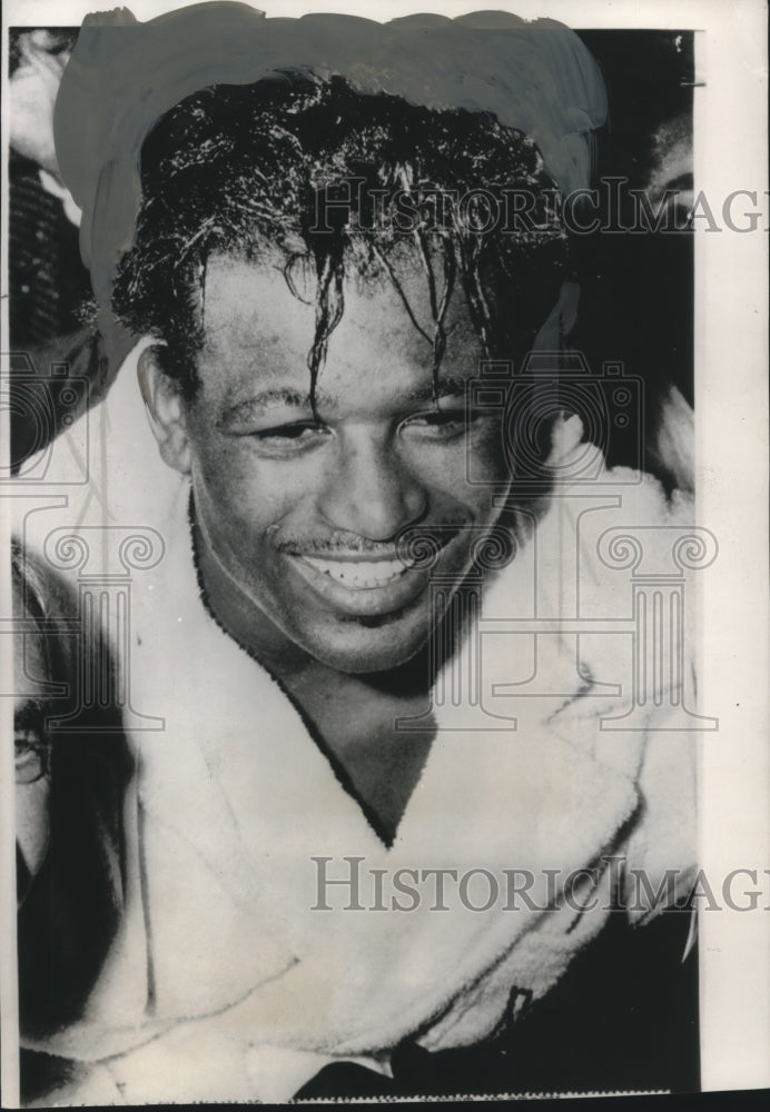 1958 Boxing champ Sugar Ray Robinson retains middleweight title - Historic Images