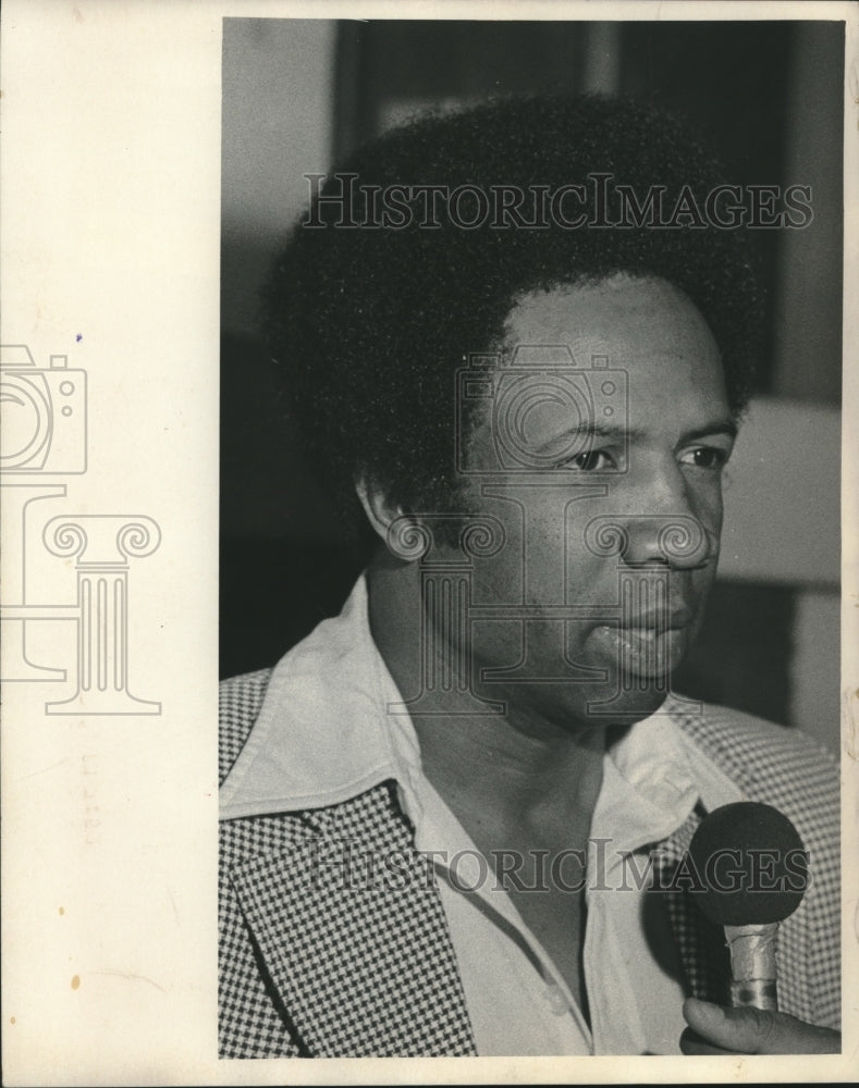 1975 Press Photo Cleveland Indians baseball manager Frank Robinson - mjt15664- Historic Images