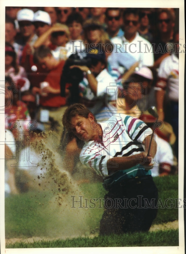 1992 Press Photo Golfer Nick Price chips out of bunker at PGA Championship- Historic Images