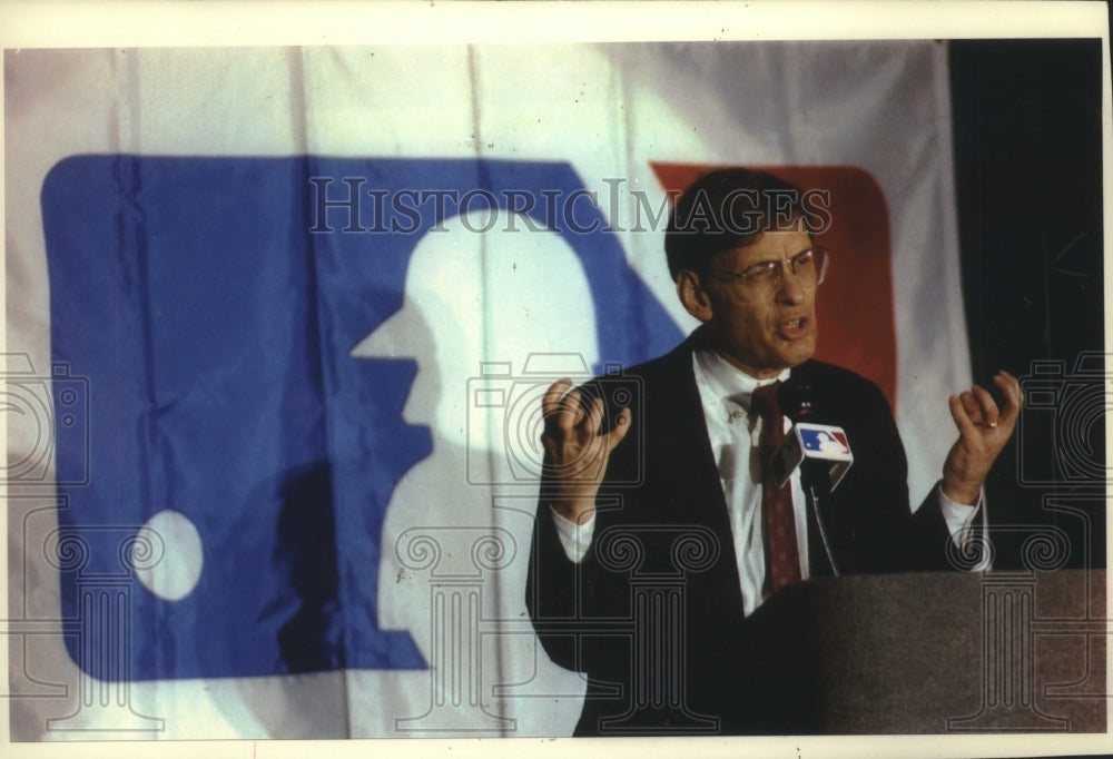 1972 Press Photo Baseball Commissioner Allan H. Selig at Louisville, KY meeting- Historic Images