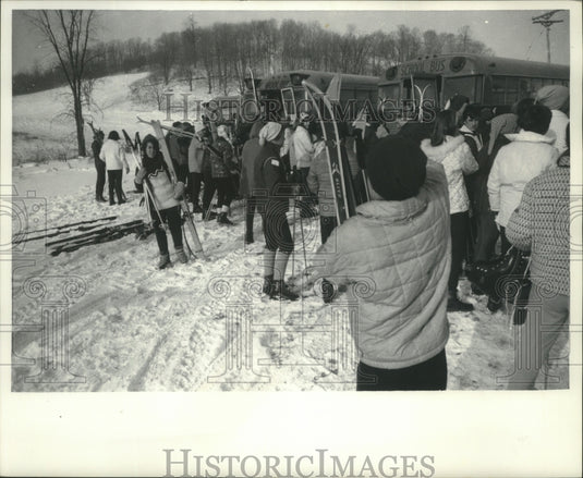 1965 Milwaukee's Blizzard Club members arrive at ski area - Historic Images
