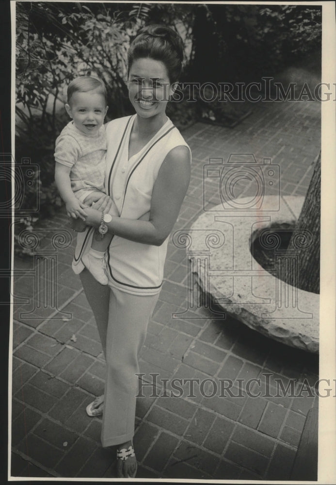 1969 Cathy Stockton wife of Golf's Dave Stockton with son David - Historic Images