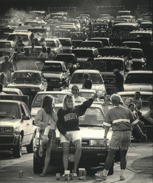 1991 Baseball Tailgaters At Milwaukee County Stadium Prior To Game - Historic Images