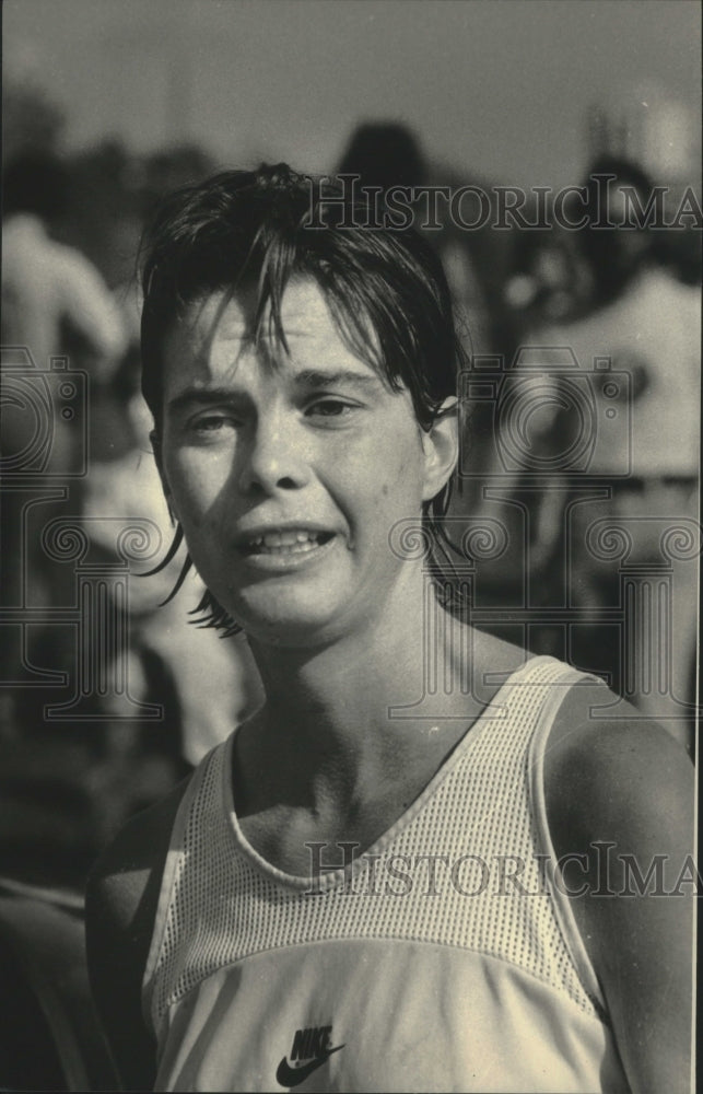 1985 Audrey O&#39;Brien, marathon runner at race, in Wisconsin. - Historic Images