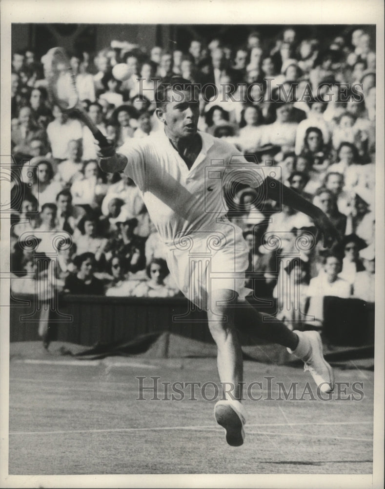 1950 Press Photo Tennis star Bill Talbert returns ball at Wimbledon Tournament - Historic Images