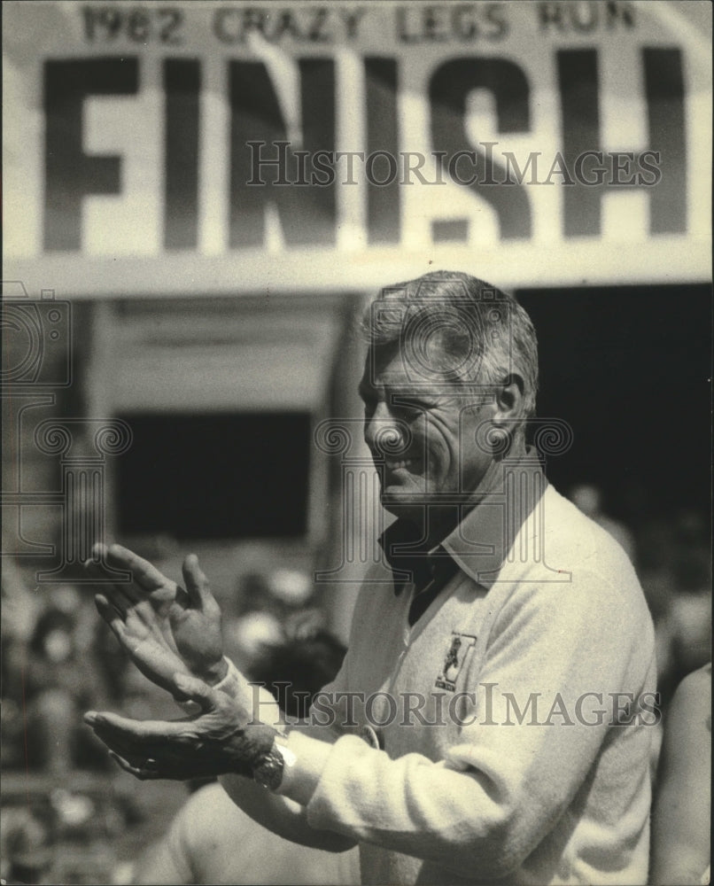 1982 UW athletic director, Elroy Hirsch at the Crazylegs 5-mile run - Historic Images