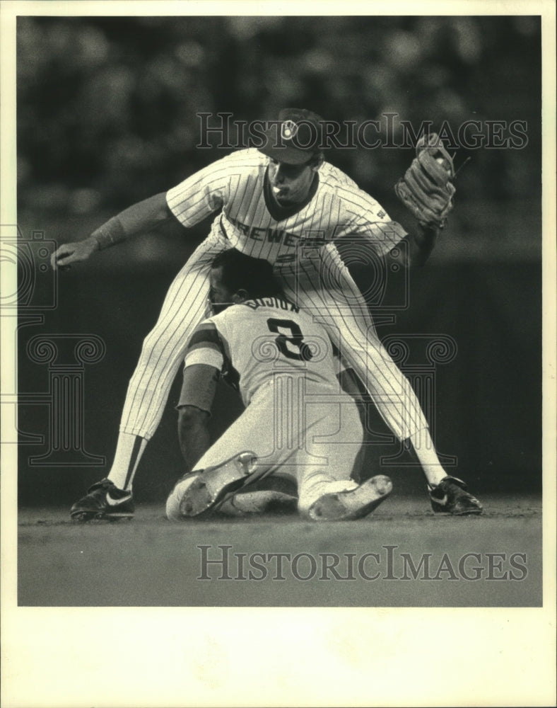 1987 Press Photo Brewers baseball player Dale Sveum in action during a game - Historic Images