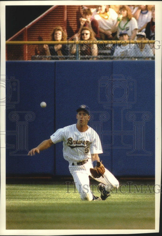 1993 Press Photo Brewers B.J. Surhoff goes down to the ground after a fly ball.- Historic Images