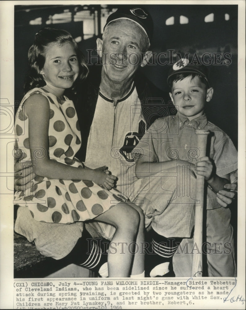 1964 Indians baseball's Birdie Tebbetts with youngsters in Chicago - Historic Images