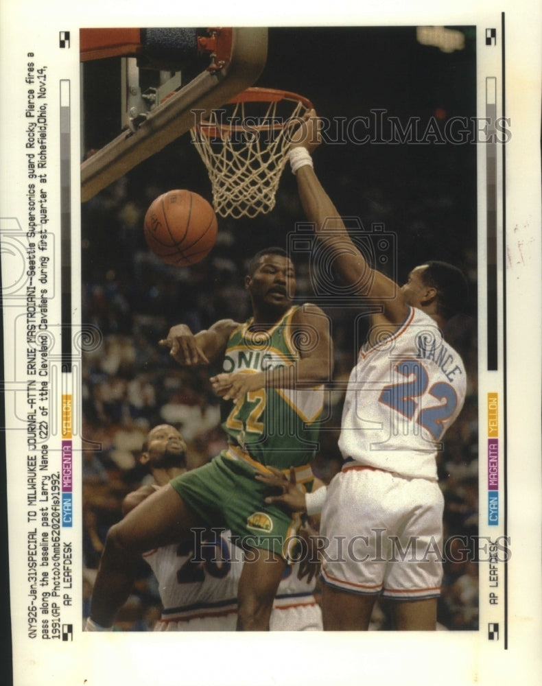 1991 Seattle Supersonics guard Ricky Pierce fire a pass to teammate - Historic Images