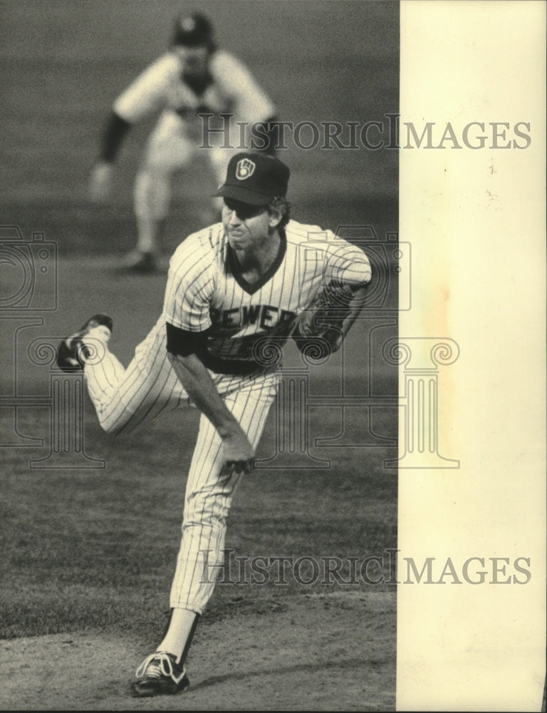 1984 Press Photo Milwaukee Brewers' Pitcher Dan Sutton Fires Pitch During Game - Historic Images