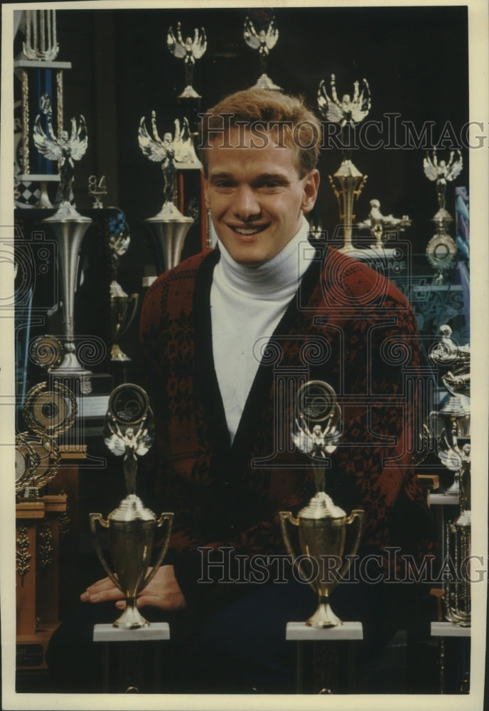 1990 Press Photo Mark Smith, United States race car driver with his trophies.- Historic Images