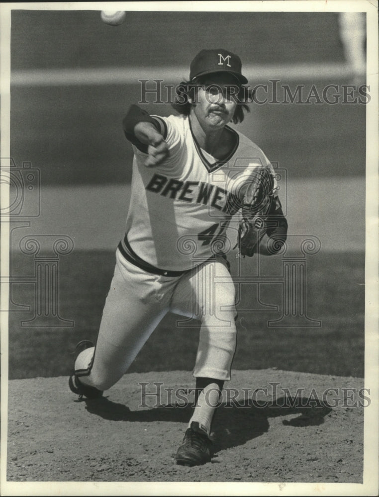 1975 Milwaukee Brewers baseball pitcher, Jim Slaton - Historic Images