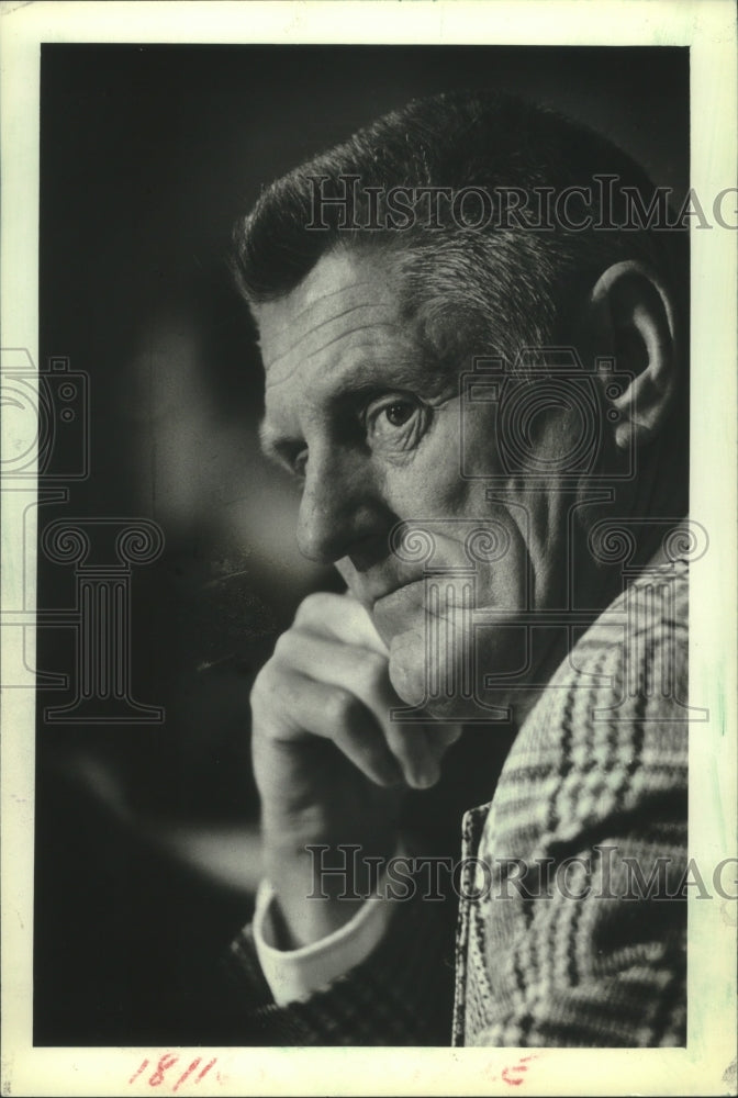 1983 Press Photo University Of Wisconsin Badgers' Athletic Director Elroy Hirsch- Historic Images