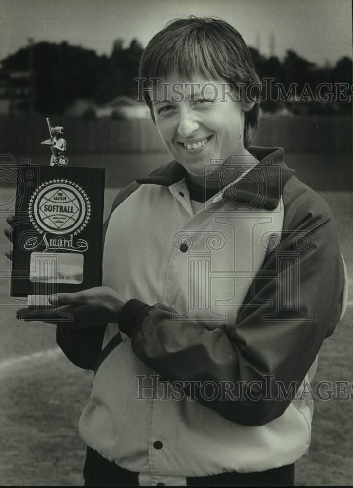 1981 Carolyn Townsend of Greater Milwaukee Bankettes With Her Trophy - Historic Images