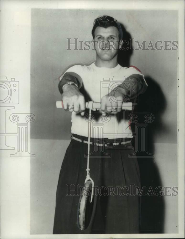 1960 New York Yankee first baseman, Bill Skowron, weight lifting - Historic Images