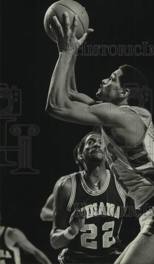 1979 Press Photo Milwaukee Bucks' Marcus Johnson in Action - mjt17612- Historic Images
