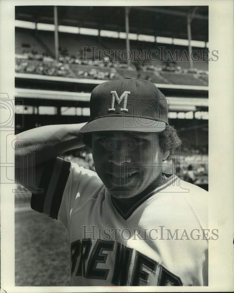 1973 Milwaukee Brewers catcher Ellie Rodriguez - Historic Images