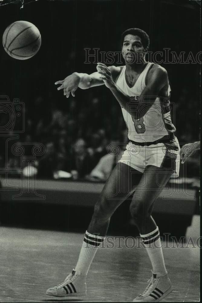 1978 Press Photo Player for the Milwaukee Bucks basketball team, Marques Johnson- Historic Images