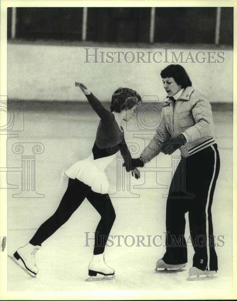 1981 Ice Skater Rosalynn Sumners With Her Coach Lorraine Borman - Historic Images