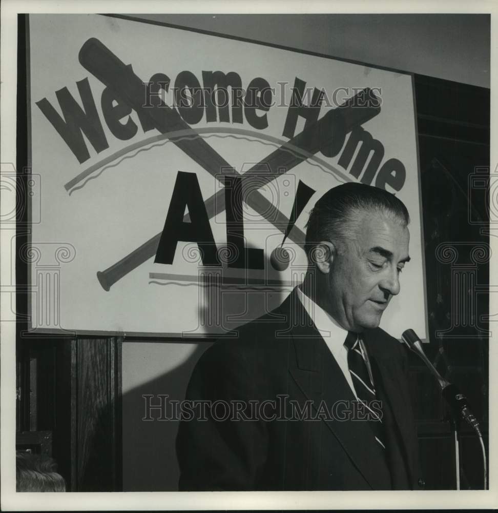 1953 Al Simmons, former professional baseball player welcomed home. - Historic Images