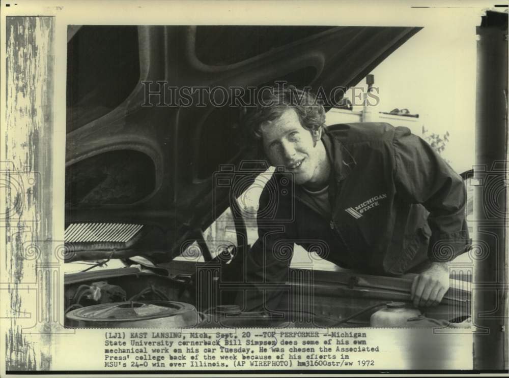 1972 Press Photo AP&#39;s back of the week; MSU&#39;s Bill Simpson seen working on car.- Historic Images