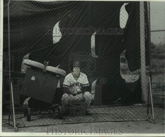 1978 Milwaukee Brewers' Lenn Sakata Sits and Wonders - Historic Images