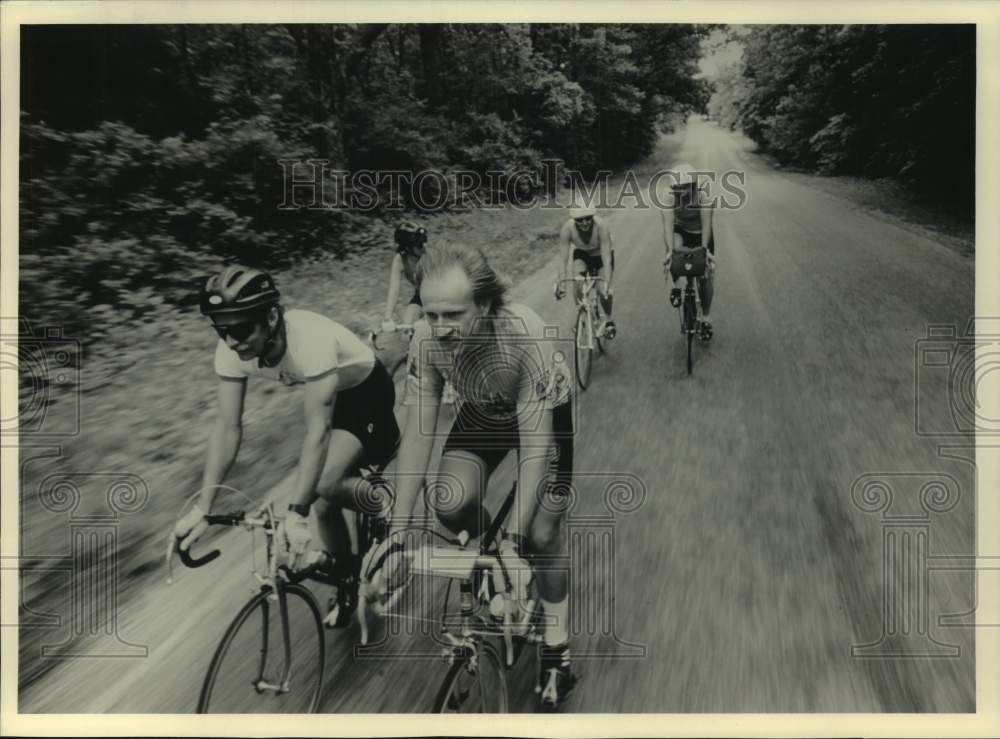 1987 Press Photo Bicyclist Phil Van Valkenberg and others ride at Kettle Moraine-Historic Images