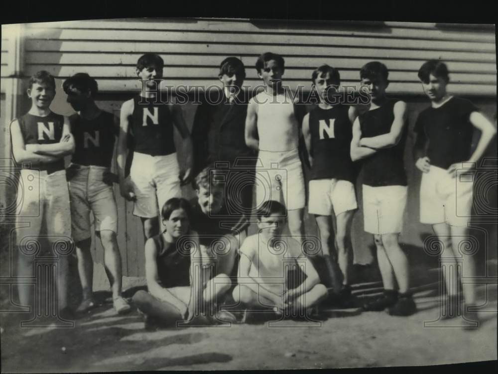 1936 Press Photo The North Division track team by Harold W. Pripps, Wauwatosa. - Historic Images