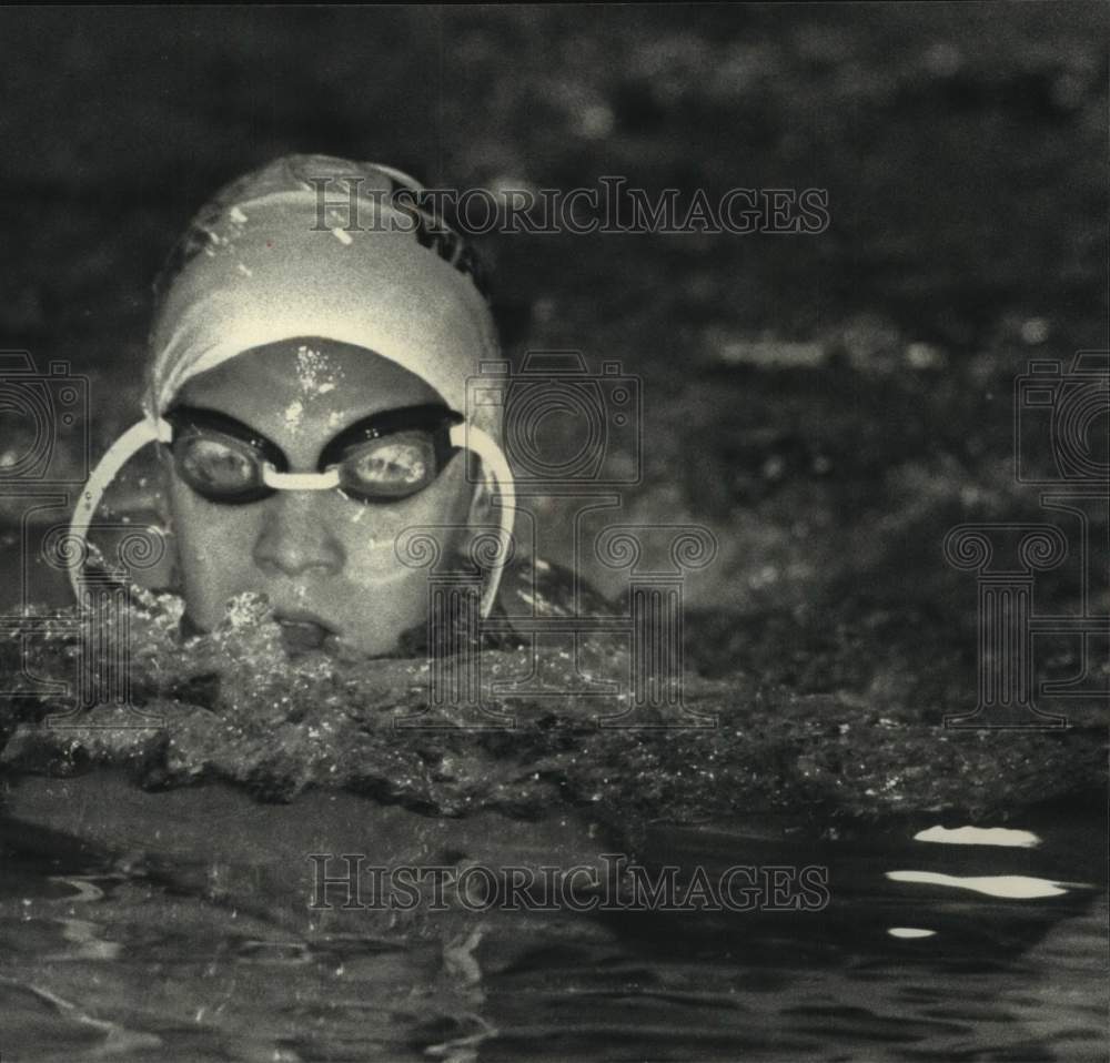 1992 Arrowhead High School swimmer Amy Anderson in 200-yard medley - Historic Images