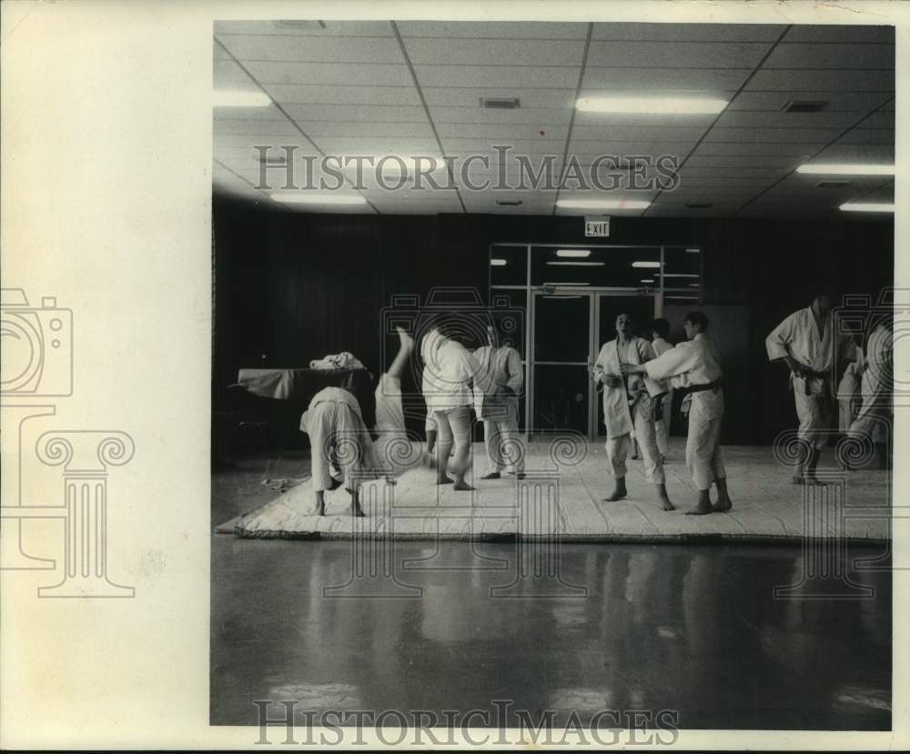 1987 Press Photo Judo class at new Town and Country YMCA, Summit, Wisconsin- Historic Images