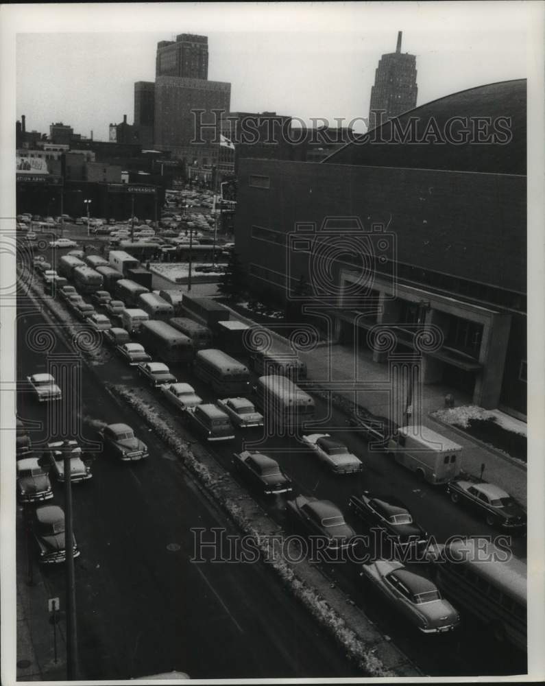 1956 A view of the Traffic in Milwaukee - Historic Images
