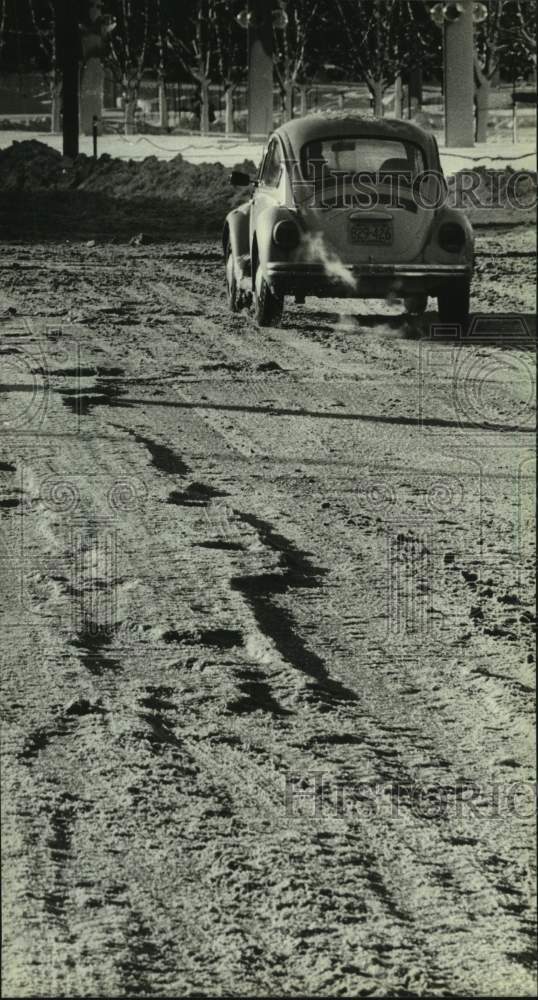 1982 West Kilbourn Avenue near North 7sth Street was snow covered. - Historic Images