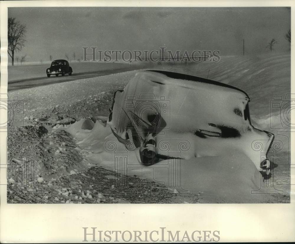 1964 Press Photo Scene along highway 41, after 9 inch snow hits Milwaukee, Wis- Historic Images
