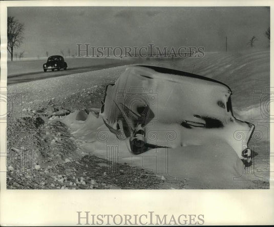 1964 Press Photo Scene along highway 41, after 9 inch snow hits Milwaukee, Wis- Historic Images