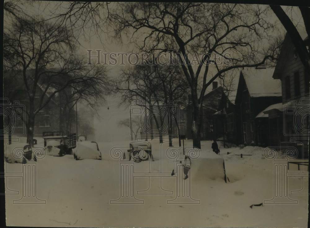 1947 Press Photo Residential streets blocked by snow stalled cars, Milwaukee- Historic Images