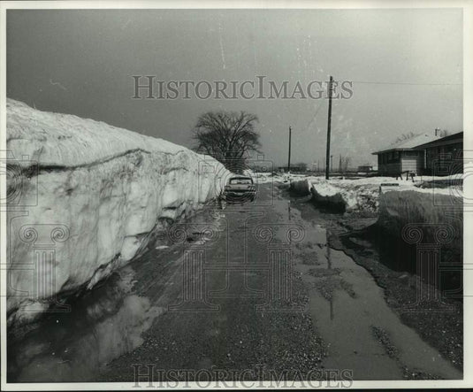 1960 Slow 10' snow draft melt on West Green Road near Milwaukee - Historic Images