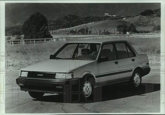 1986 Press Photo Toyota's best-selling car, the 1986 Corolla LE sedan.- Historic Images