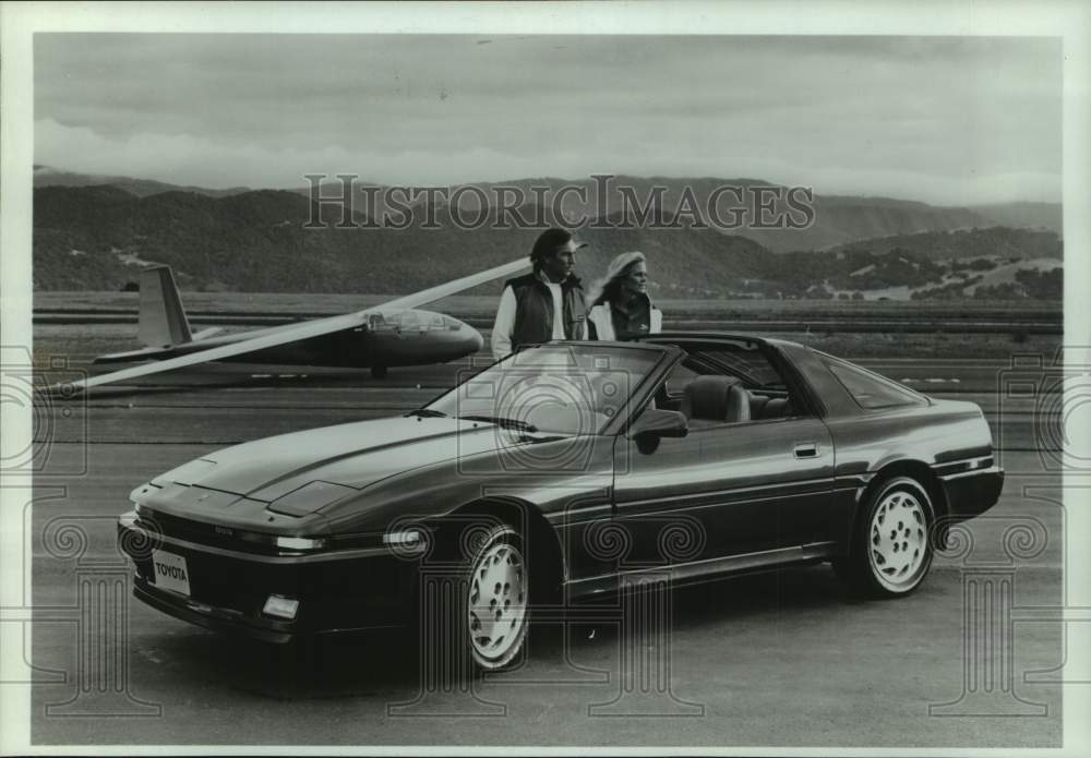 1986 Press Photo The Toyota Supra sports car has an optional removable roof. - Historic Images