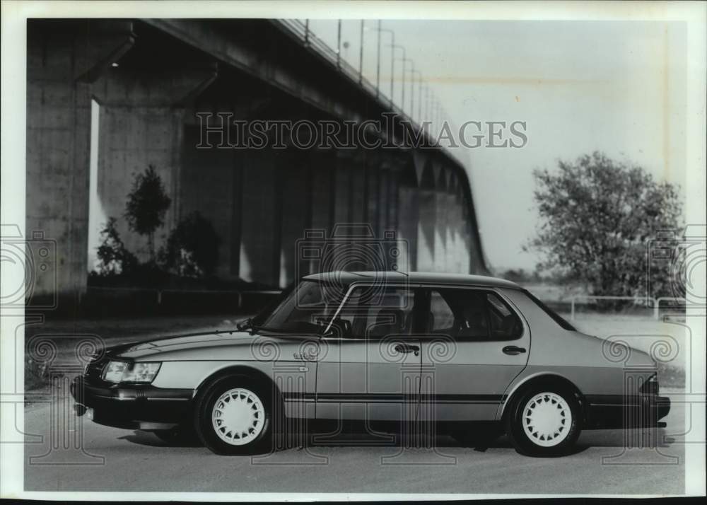 1990 Press Photo Consistency Of Appearance For 10 Years Has Been Saab 900 Forte - Historic Images