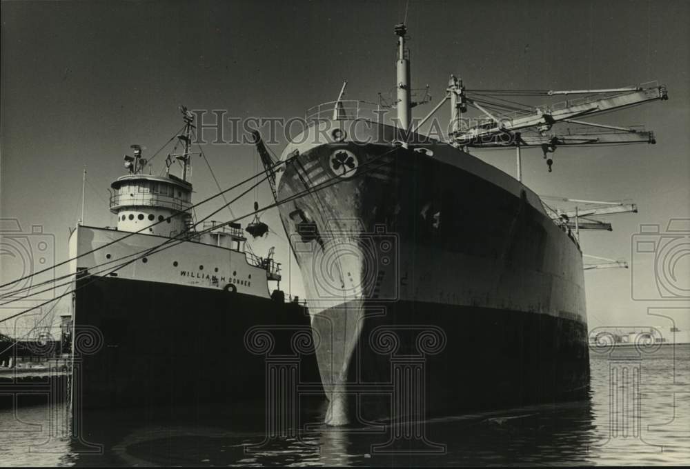 1988 Press Photo The ship Anangel Wisdom moored in the Port of Milwaukee - Historic Images