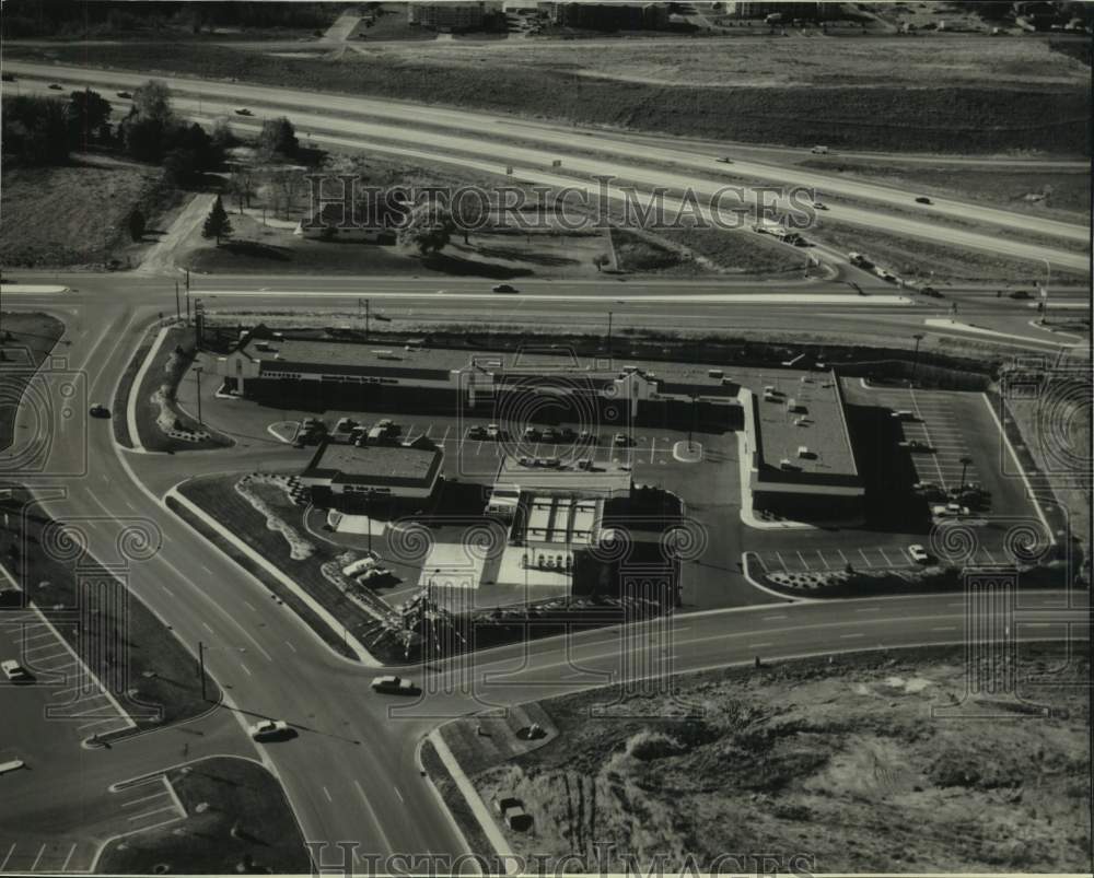 1988 Press Photo An aerial view of an auto mall in Minneapolis, Minnesota - Historic Images