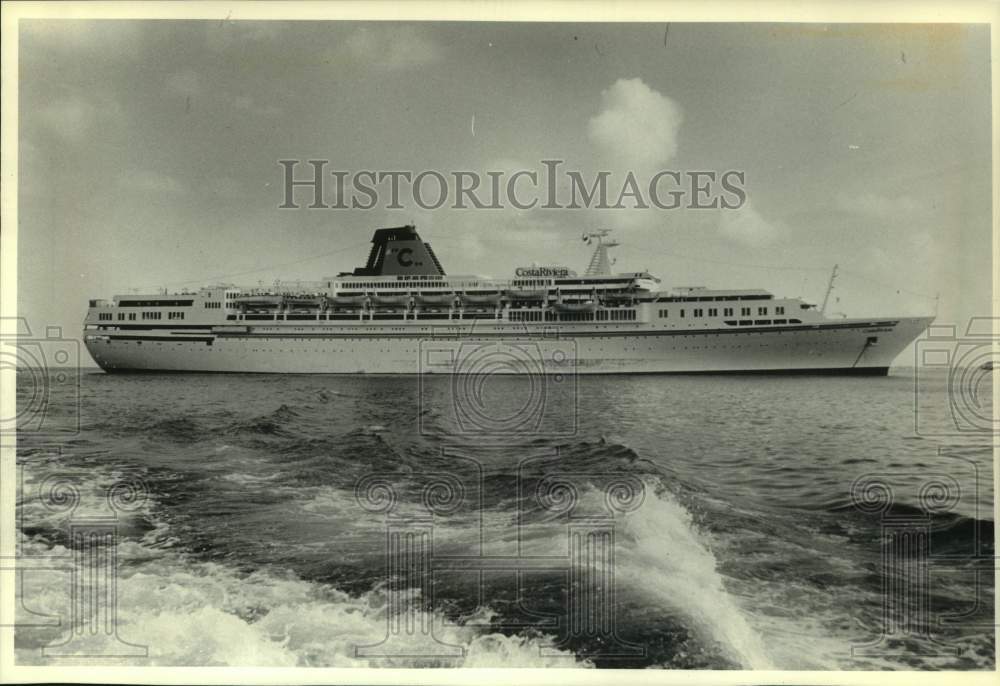 1991 Press Photo A passenger cruise ship in transit - mjt20007- Historic Images