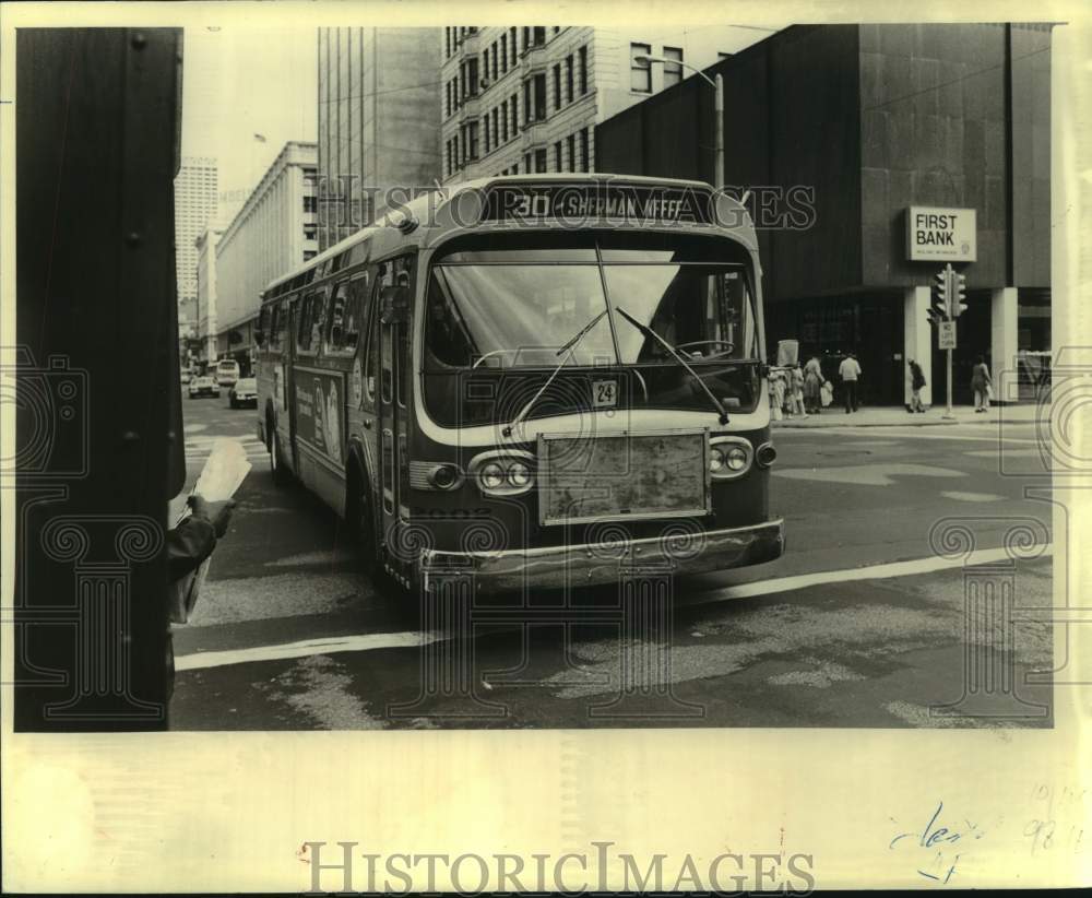 1979 Press Photo A 30 bus downtown. - mjt20034- Historic Images