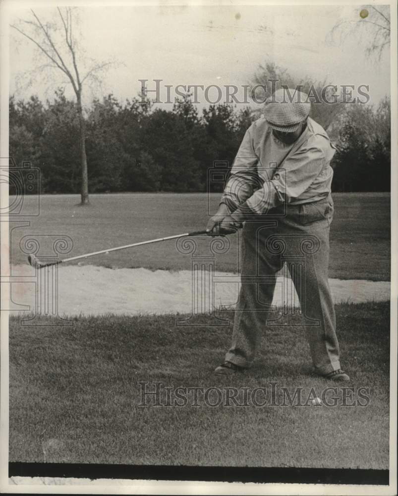 1957 Press Photo Golfer Tom Veech takes a swing. - mjt20266 - Historic Images